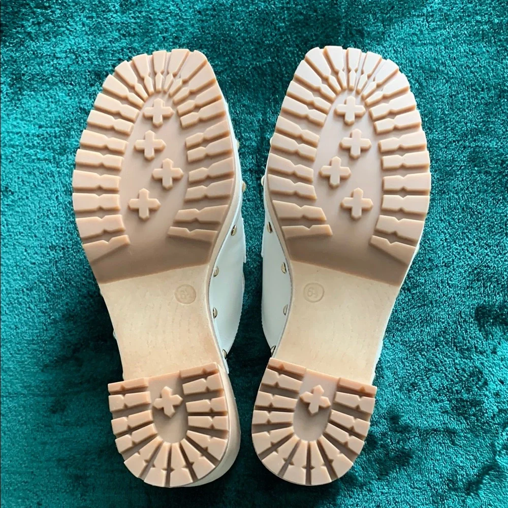 NWOT Madden Girl White Loafers clogs with Gold Accents - Picture 4 of 7